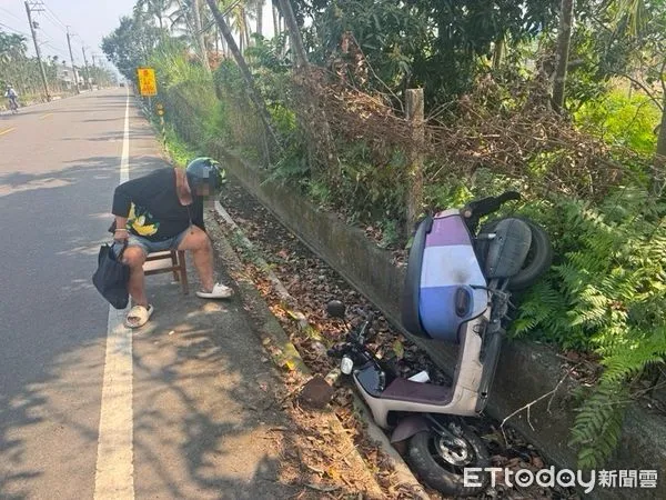 ▲內埔警分局內埔所警員李明耀、林彥丞救助湯婦 。(圖/記者陳崑福翻攝)