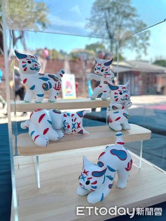 ▲「巷仔Niau公仔盲盒」及「巷仔Niau公仔禮盒」28日起於安平古堡等12景點開賣。(圖/記者林東良翻攝,下同)