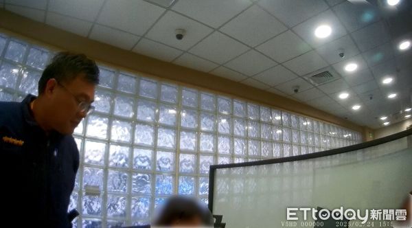 ▲▼一名「石油大亨」要匯33億美金來台灣,豐原婦人幫忙開戶,員警及時阻止詐騙。(圖/民眾提供,下同)