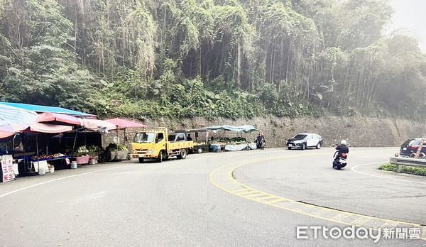 ▲桃園市王姓女子昨天中午騎車行經台七線大溪段往復興區角板山公園彎道處失控滑倒意外,圖為彎道現場。(圖/記者沈繼昌翻攝)