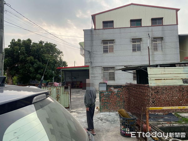 ▲▼ 水上派出所員警協助失智老返家 。(圖/水上分局提供)