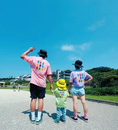 ▲香蕉哥哥和草莓姐姐結婚後,育有1子「小新」。(圖/翻攝自Facebook/香蕉哥哥)