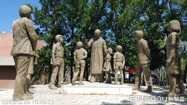 ▲台南市文化局指出,台南文化中心《承先啟後》作品,將規劃配合文化中心整建全面評估。(圖/記者林東良翻攝,下同)