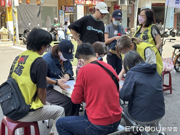 ▲▼ 罷免吳思瑤連署站 。(圖/記者崔至雲攝)