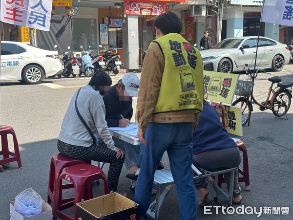 ▲▼ 罷免吳思瑤連署站 。(圖/記者崔至雲攝)