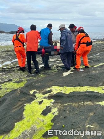 ▲▼ 花蓮石梯坪遊憩區礁岩區,今(1)日驚傳有釣客落海 。(圖/記者王兆麟翻攝)