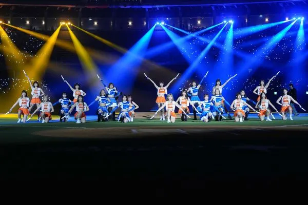 ▲▼日本火腿、統一獅啦啦隊合體表演。(圖/截自統一獅『 Uni-girls 』啦啦隊粉絲團)