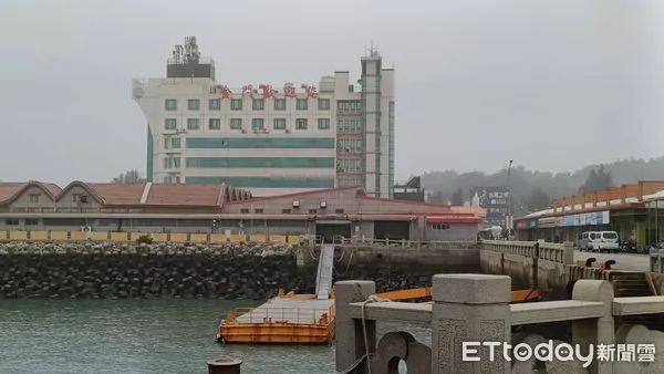 ▲▼怪霧擾金門,2日下午小三通宣佈停航 。(圖/記者林名揚翻攝)