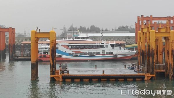 ▲▼怪霧擾金門,2日下午小三通宣佈停航 。(圖/記者林名揚翻攝)