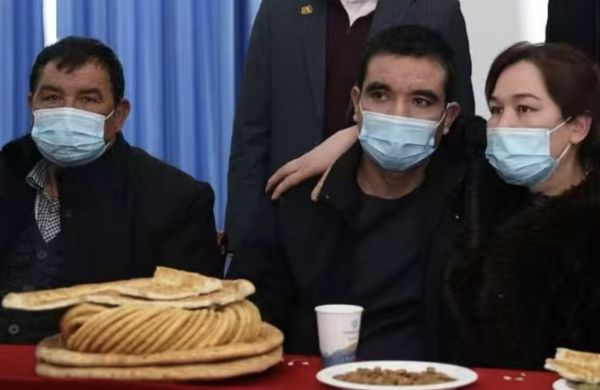 ▲▼泰國遣返40名維吾爾人 陸強調「全非難民」。(圖/翻攝陸駐泰使館)