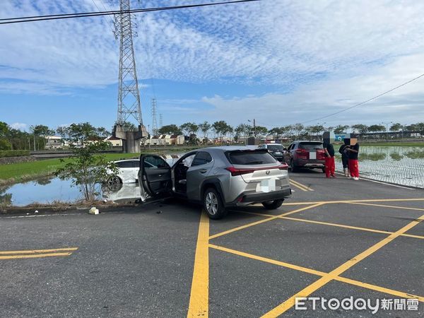 ▲▼宜蘭五結兩車相撞一車衝進田中,2乘客愛傷送醫。(圖/記者游芳男翻攝,下同)