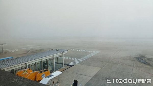 ▲▼金門地區受濃霧影響,小三通及飛機航班大亂 。(圖/記者林名揚翻攝)