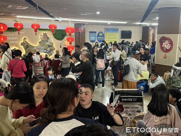 ▲▼金門地區受濃霧影響,小三通及飛機航班大亂 。(圖/記者林名揚翻攝)