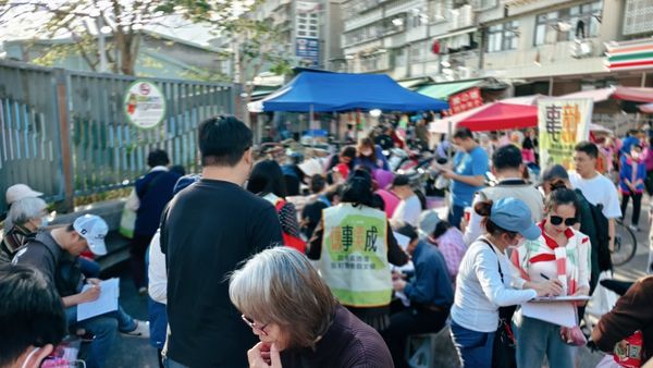 ▲罷免吳沛憶人潮。(圖/劉思吟提供)