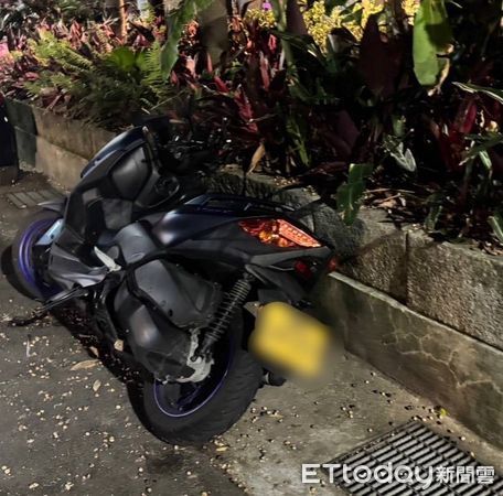 ▲失業周男僅因求職不順就推倒路旁機車遭警方逮捕。(圖/記者張君豪翻攝)