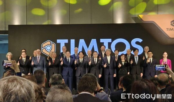 ▲工具機展貴賓大合照。(圖/記者張佩芬攝)