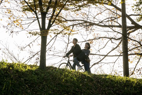 ▲▼韓版《不能說的秘密》重現經典腳踏車約會。(圖/網銀國際影視提供)