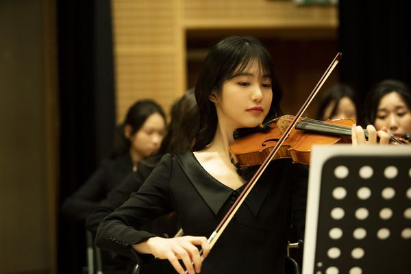 ▲▼韓版《不能說的秘密》都敬秀吻2女! 被吻戲逼瘋:旁邊好多人在看⋯。(圖/網銀國際影視提供)