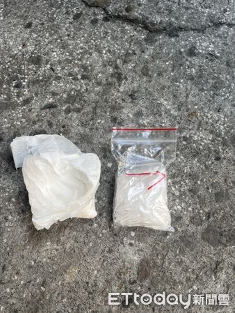 ▲▼王男通緝身份被識破,警方起獲毒品安非他命及依托咪酯煙彈 。(圖/記者陳以昇翻攝)