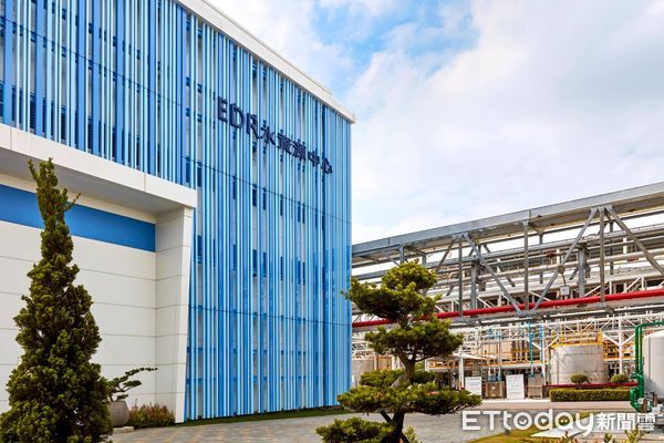 ▲奇美實業和台南市政府攜手合作的仁德再生水廠供水案已進入最後階段,仁德再生水廠於3日開始供應奇美仁德廠區再生水。(圖/記者林東良翻攝)