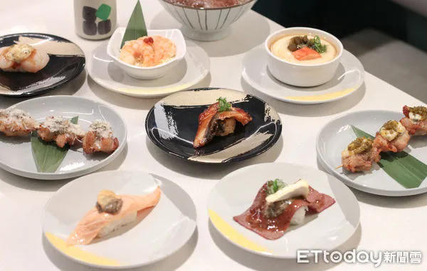 ▲椒心胡椒沙拉醬放進壽司!爭鮮x雙月食品社10款聯名商品即日上市。(圖/記者黃士原攝)