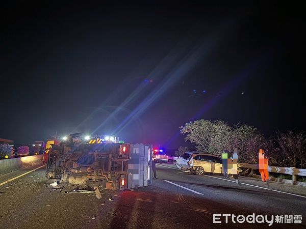 國道1號南向274.9公里4車連環撞。(圖/記者翁伊森翻攝)