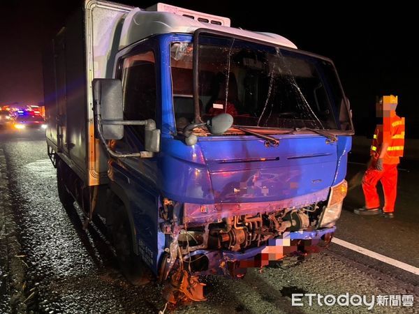 國道1號南向274.9公里4車連環撞。(圖/記者翁伊森翻攝)