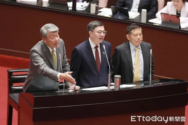 ▲▼郭智輝,卓榮泰。(圖/記者周宸亘攝)