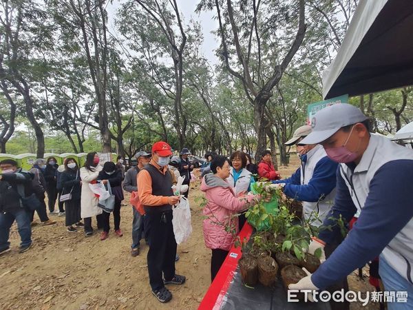 ▲林業及自然保育署嘉義分署配合2025年「織一片生態綠網」植樹月,3月在台南地區將舉辦多場贈苗活動,預計發放2000株原生種苗木。(圖/記者林東良翻攝,下同)
