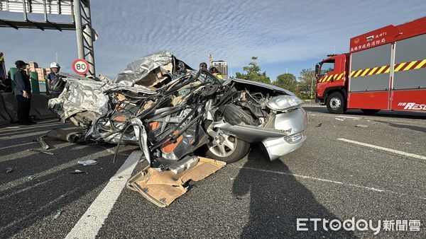 ▲▼國道一號372K車禍。(圖/記者吳世龍攝)