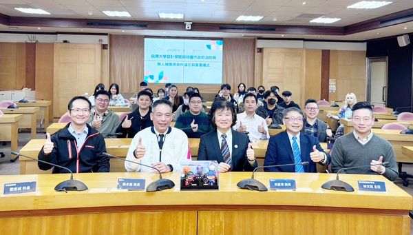 ▲桃園市消防局今天與銘傳大學設計學院簽署合作備忘錄,未來雙方將致力推動無人機技術運用在救災等實務上。(圖/桃園市消防局提供)