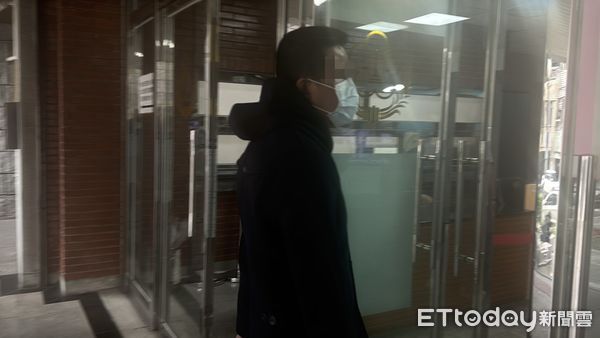 ▲▼北市狼父警「蹂躪女兒348次喊寶貝」 現身法院噁樣曝! 。(圖/記者黃宥寧攝)