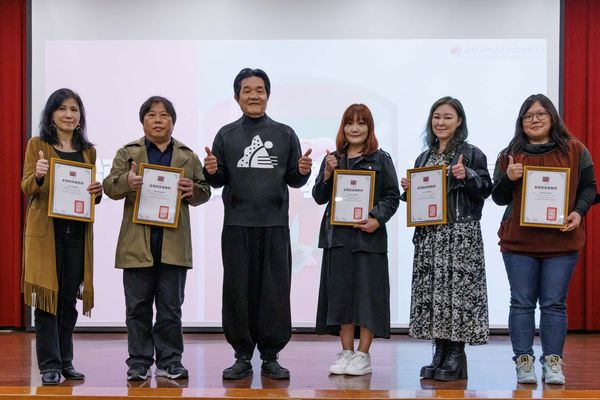 圖二:世新大學多位教師歷年來指導學生參與時報金犢獎奪得佳績,獲頒推廣教師殊榮。(圖/世新大學提供)