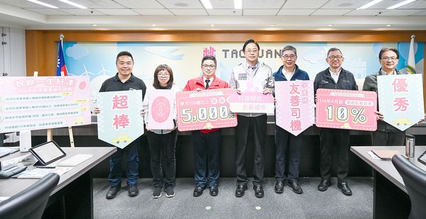▲桃園市長張善政今天在市政會議上表揚市府「好孕專車」福利政策,鼓勵更多計程車駕駛加入行列。(圖/市府新聞處提供)