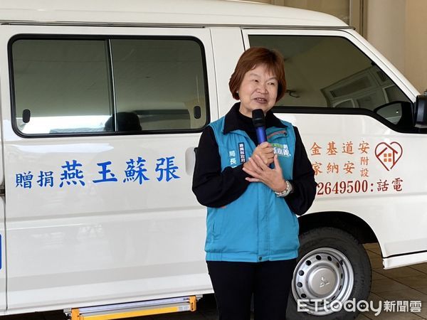 ▲▼ 張景山董事長賢伉儷捐交通車 提升安納家園服務量能 。(圖/嘉義縣政府提供)