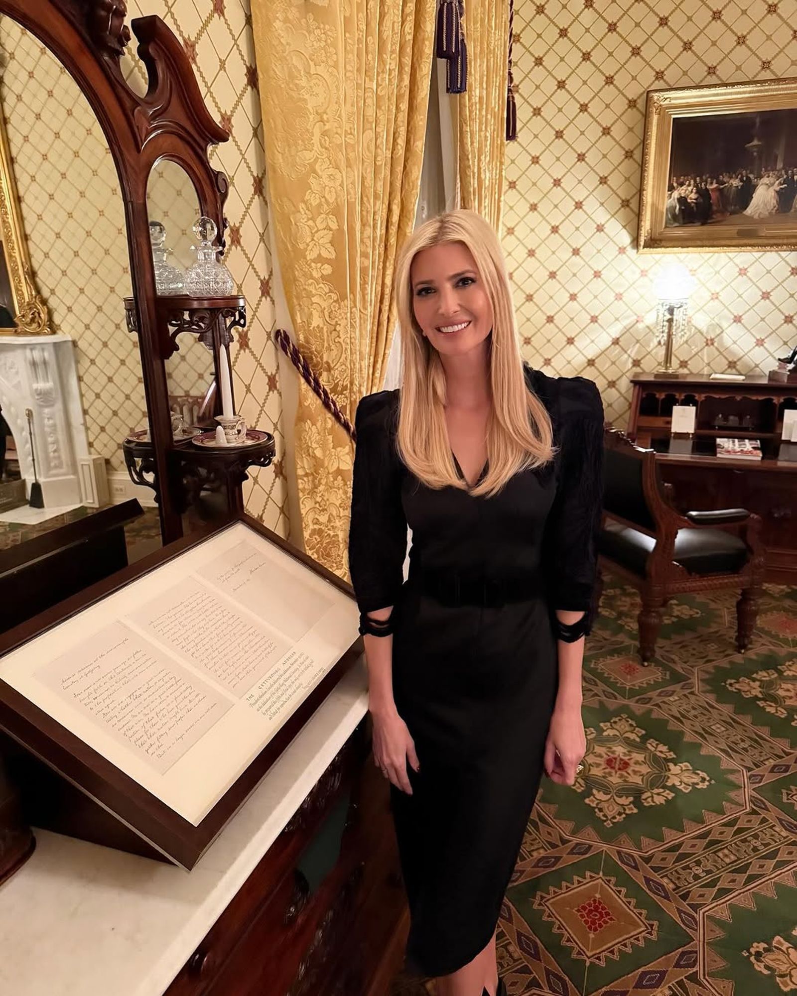 伊凡卡48小時快閃見老爸川普 父女共飲「神祕血色飲料」引關注