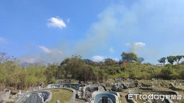 ▲清明掃墓慎終追遠,但經常發生使用火源不慎引起火災,台南市消防局呼籲民眾:「清明掃墓不用火,防止火災發生」。(圖/記者林東良翻攝,下同)