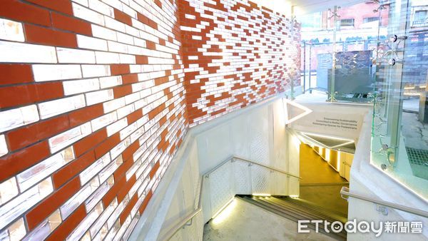 ▲基隆城隍廟地下道改造煥新貌。(圖/記者郭世賢翻攝)