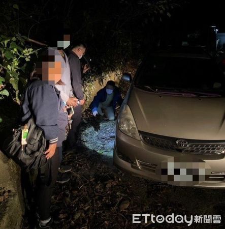 ▲枋寮警分局歸崇派出所力里山救援 。(圖/記者陳崑福翻攝)