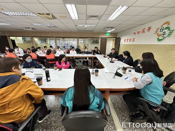 ▲▼ 急診壅塞醫護負擔重 蔡易餘促衛福部加速審查朴子醫院增床 。(圖/記者翁伊森翻攝)