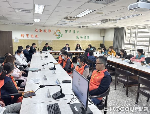 ▲▼ 急診壅塞醫護負擔重 蔡易餘促衛福部加速審查朴子醫院增床 。(圖/記者翁伊森翻攝)