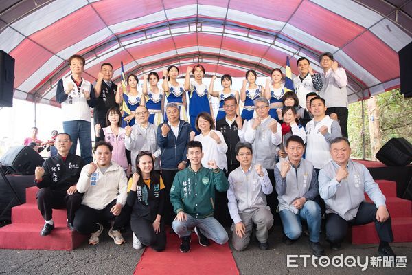 ▲▼ 嘉義市牛稠溪環快東段先期聯絡道正式啟動 黃敏惠市長:打造三橫三縱三環新路網 輕軌若核定願至行政院表演舞獅 。(圖/嘉義市政府提供)