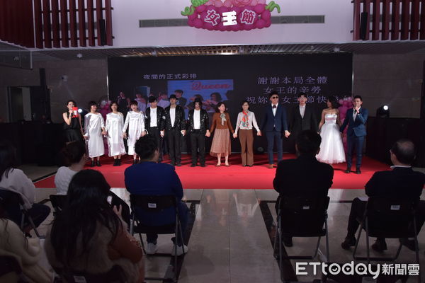 ▲▼台中警察局有近2成女性,警局長祝福女王們婦女節快樂。(圖/警方提供,下同)