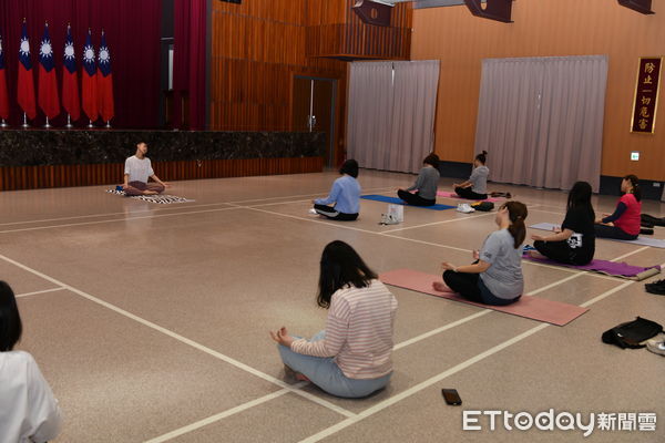 ▲▼台中警察局有近2成女性,警局長祝福女王們婦女節快樂。(圖/警方提供,下同)