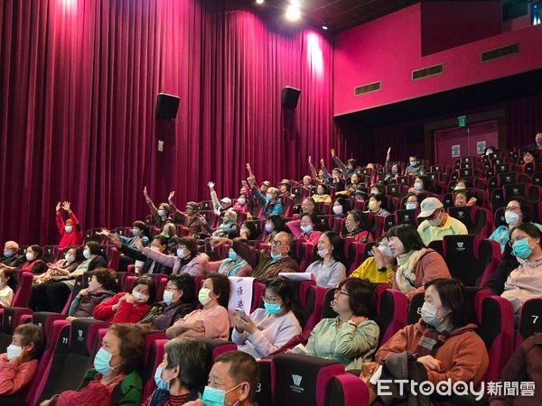 ▲台南市家庭教育中心攜手台南市性別平等促進會及鹽水國小,於3月舉辦2場SHERO電影院活動,透過電影作品展現女性的生命歷程與社會變遷。(圖/記者林東良翻攝,下同)