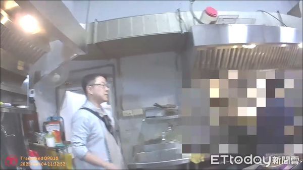 ▲新北專勤隊未穿著專用背心,前往新店查緝非法移工,遭質疑過程諸多瑕疵。(圖/記者陸運陞翻攝)