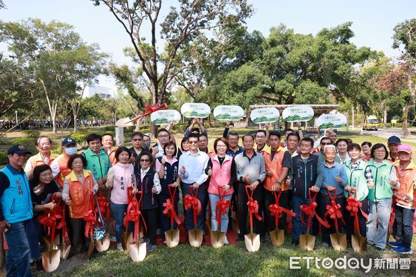▲屏東市公所9日在千禧公園辦理植樹節活動 。(圖/屏東市公所提供)