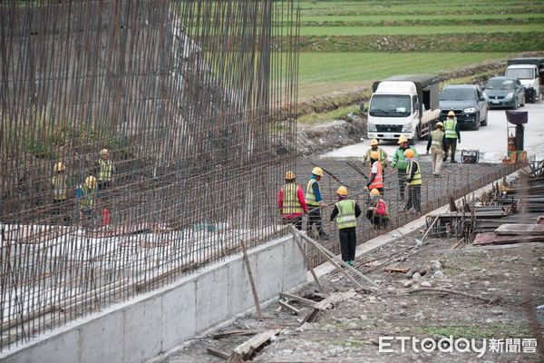 ▲▼花蓮玉長大橋基樁施作完畢,重建工程預計明年5月初完工。(圖/花蓮縣政府提供,下同)