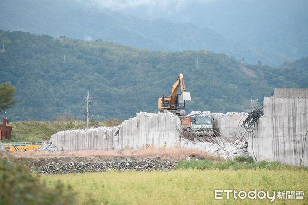 ▲▼花蓮玉長大橋基樁施作完畢,重建工程預計明年5月初完工。(圖/花蓮縣政府提供,下同)