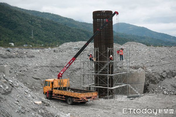 ▲▼花蓮玉長大橋基樁施作完畢,重建工程預計明年5月初完工。(圖/花蓮縣政府提供,下同)